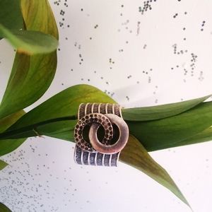 Circle love knots ring